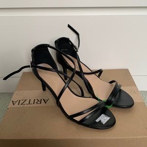 Black Le Chateau heels, size 8. Perfect condition, haven’t worn.